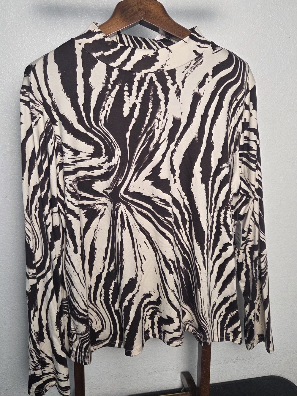 Black and Cream Abstract Swirl Long Sleeve Top